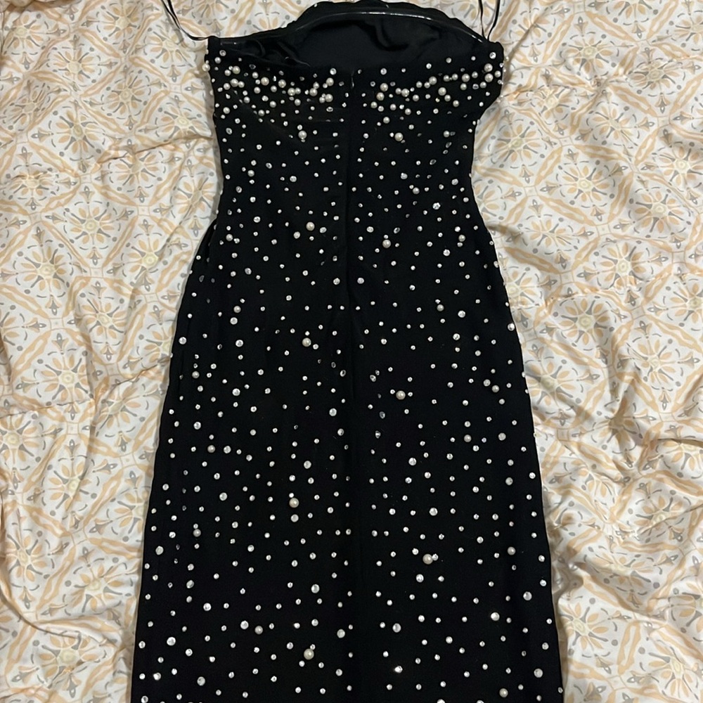 in size S, this black dress is ideal for a chic evening , a formal